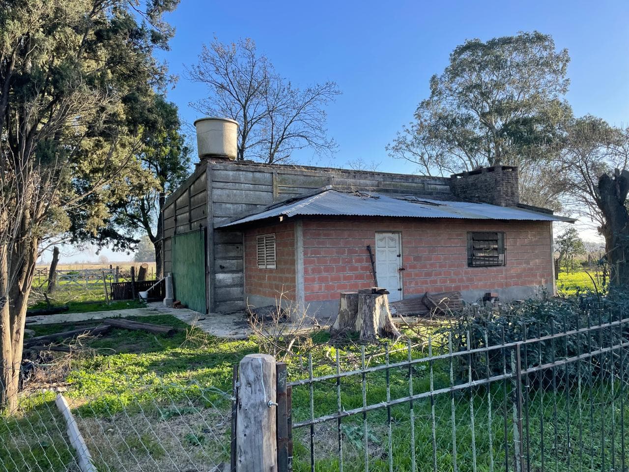 Ubicado en la localidad de Francisco Berra, Partido de San Miguel del Monte